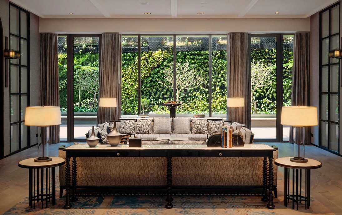 Center Lounge